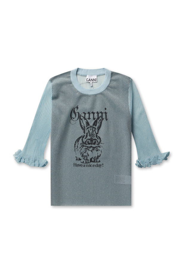 쉬어 자카드 탑 - 소프트 샹브레이는 부드러운 촉감의 자카드 소재로 제작된 여성 상의입니다. 7부 소매 기장에 레귤러 핏으로 편안하게 착용 가능하며, 라운드넥과 얇은 두께로 시원한 착용감을 선사합니다. 캐주얼 무드의 이 탑은 봄, 여름 시즌에 데이트룩, 쇼핑룩 등 다양한 TPO에 활용하기 좋습니다. 로고 패턴과 러플 디테일이 돋보이는 디자인으로 캐주얼, 미니멀, 클래식 스타일을 연출할 수 있습니다.
