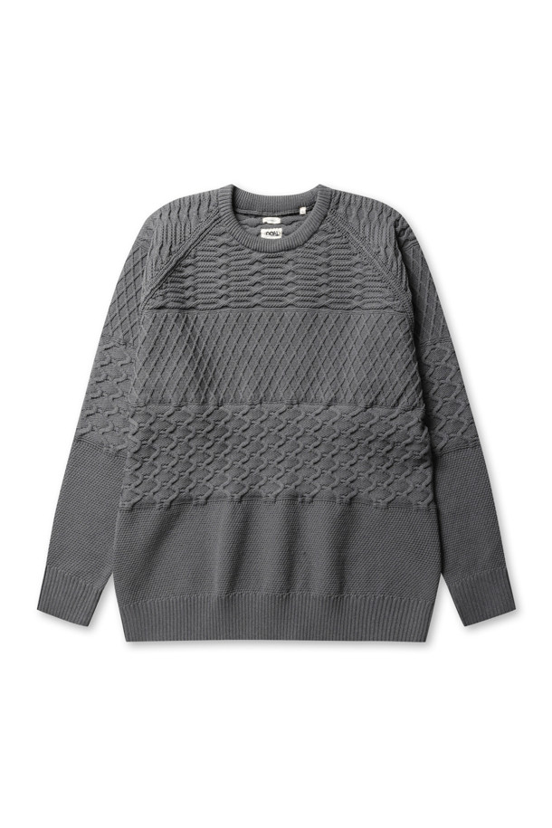 (NANAMICA) 크루넥 스웨터 - 헤더 그레이는 부드러운 촉감의 폴리에스테르 소재로 제작되어 편안한 착용감을 선사합니다. 라운드넥 디자인에 긴소매, 오버핏으로 제작되어 넉넉하고 자연스러운 핏을 연출합니다. 보카시 패턴의 헤더 그레이 컬러는 미니멀, 캐주얼, 클래식 스타일의 집콕룩과 산책룩에 모두 잘 어울립니다.
