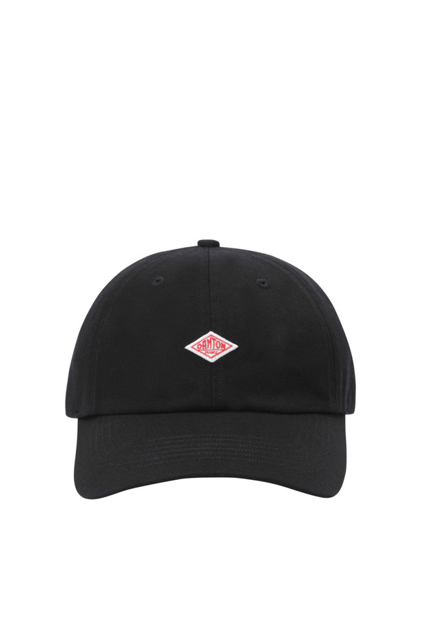 CHINO CLOTH 6패널 캡 - 블랙은 캐주얼, 미니멀, 클래식 스타일을 아우르는 공용 모자입니다. 부드러운 코튼 소재로 제작되어 봄, 여름, 가을에 착용하기 좋으며, 낮은 깊이의 크라운이 특징입니다. 블랙 컬러에 로고 패치와 사이즈 조절 스트랩으로 디자인되었으며, 바이오 스톤 워싱 처리하여 자연스러운 멋을 더했습니다. 데일리룩에 포인트를 더해줄 캡모자를 찾고 있다면, 이 제품을 추천합니다.
