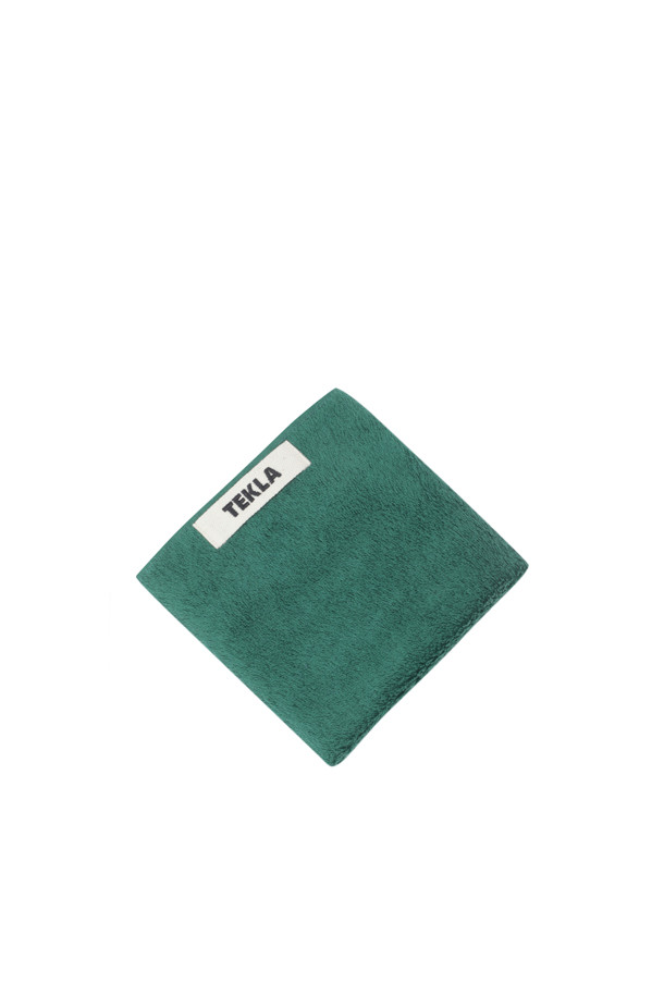 테리 게스트 타월 (30X50) - 틸 그린은 욕실용으로 제작된 무지 타월입니다. 틸 그린 색상으로, 부드럽고 산뜻한 분위기를 연출합니다. 견고한 행거 루프와 더블 스티치 처리, 꼼꼼한 모서리 마감으로 내구성을 높였습니다. Oeko-Tex® Standard 100 인증을 받아 안심하고 사용할 수 있습니다. 욕실 공간에 포인트를 더하고 싶은 분들께 추천합니다.
