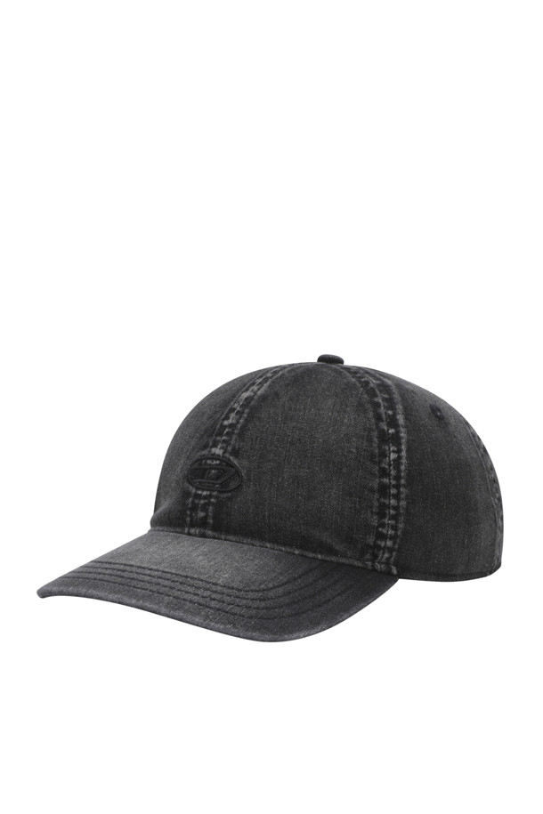 C Gable Stretch Denim Cap - Black은 데님 소재로 제작되어 사계절 내내 착용 가능한 볼캡입니다. 블랙 컬러에 일반 모자 깊이와 챙 넓이로 디자인되었으며, 빈티지 페이드 워시 처리로 은은한 멋을 더했습니다. 엠보싱 자수와 레드 디젤 탭으로 포인트를 주어 개성 있는 스타일을 연출할 수 있습니다.
