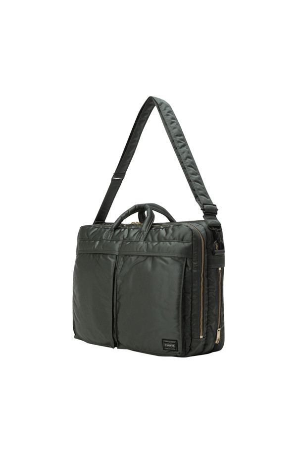 (PORTER) 탱커 2WAY 도큐먼트 백 W 지퍼 - 그린은 남성을 위한 라지 사이즈 서류가방입니다. 나일론 소재의 무지 디자인으로, 2WAY 기능과 다양한 내부 포켓, 뒷면 포켓, 정품 파우치까지 포함하여 실용성을 높였습니다. 지퍼형 잠금 방식으로 소지품을 안전하게 보관하며, 그린 컬러가 세련된 분위기를 더합니다. 출근룩, 비즈니스 캐주얼, 오피스룩 등 다양한 TPO에 활용 가능하며, 클래식, 미니멀, 시크 스타일을 즐기는 분들께 추천합니다.
