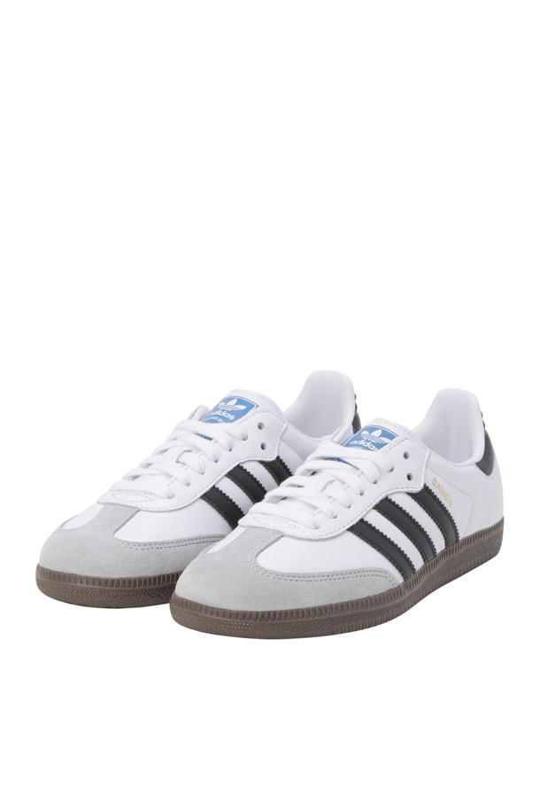 삼바 OG (Cloud White / Core Black / gum)는 여성용 신발로, 일상 및 캐주얼 스타일에 적합합니다. 부드러운 레더 소재로 제작되었으며, 라운드 앞코와 플랫 굽 디자인이 특징입니다. 화이트, 블랙, 검 컬러 배색에 무지 패턴으로, 레이스 여밈과 로우탑 디자인이 클래식하면서도 미니멀한 스타일을 연출합니다. 동네 마실룩, 산책룩 등 다양한 TPO에 활용 가능하며, 캐주얼한 스타일을 선호하는 여성에게 추천합니다.
