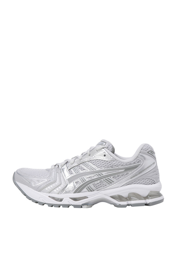 ```
GEL-KAYANO 14 - CLOUD GREY/CLAY GREY는 남성용 운동화로, 러닝과 일상 착용에 적합합니다. 그레이 컬러의 메시와 가죽 소재가 레이어드된 디자인으로, GEL 쿠셔닝과 오리지널 미드솔을 통해 편안한 착용감을 제공합니다. 사계절 모두 활용 가능하며, 신발의 레이어드 구조가 특징입니다.
```