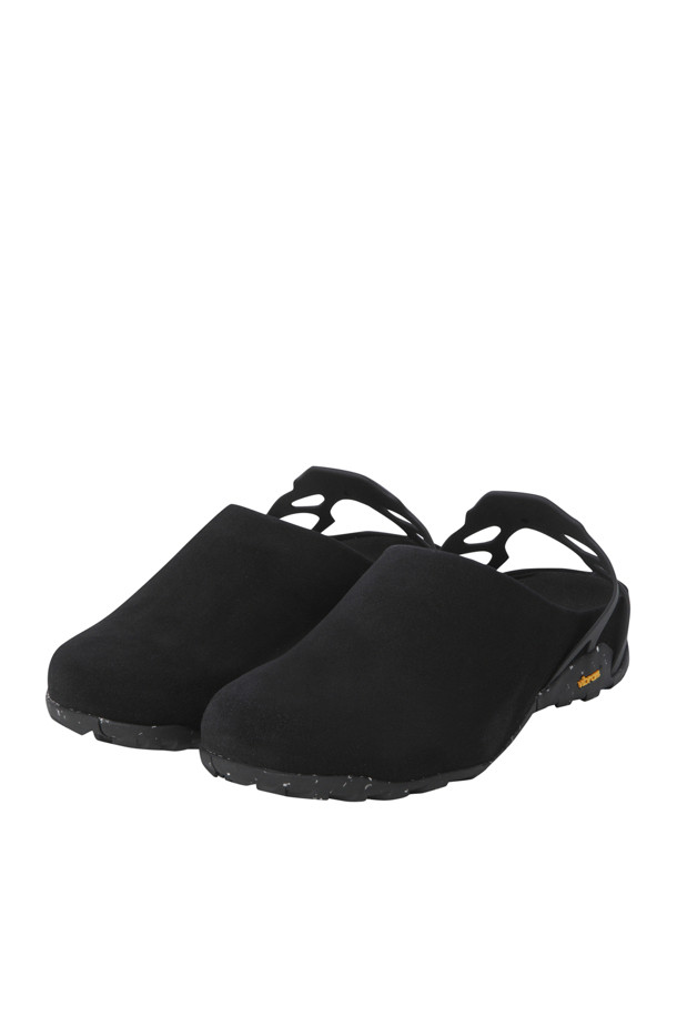 페다이아 - 블랙은 견고한 스웨이드 갑피와 재활용 고무 소재 Vibram Ecostep 밑창으로 제작된 남성 샌들입니다. 블랙 색상의 무지 디자인으로 어떤 스타일에도 잘 어울리며, 일상생활에서 편안하게 착용할 수 있습니다. 캐주얼, 미니멀, 클래식 스타일을 즐기는 남성분들께 적합하며, 산책룩이나 휴가룩에 매치하기 좋습니다. 힐 캡이 발을 안정적으로 잡아주어 활동성을 높여줍니다.
