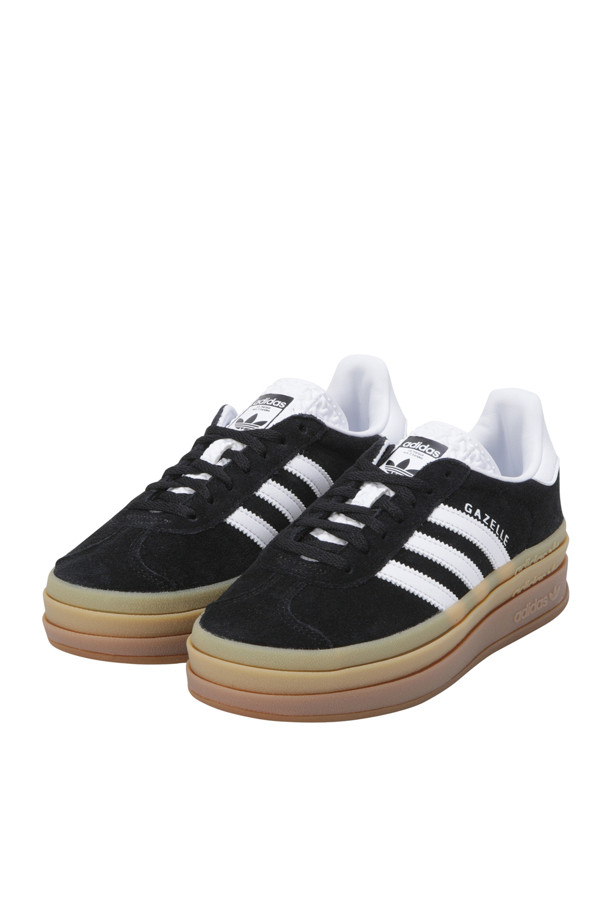 가젤 볼드 (Gazelle Bold) 코어 블랙 / 클라우드 화이트 / 클라우드 화이트는 여성용 운동화입니다. 스웨이드와 고무 소재를 사용하여 제작되었으며, 블랙과 화이트 컬러 조합으로 미니멀하고 클래식한 디자인을 보여줍니다. 플랫 굽에 플랫폼 미드솔을 더해 캐주얼하면서도 개성 있는 스타일을 연출하며, 일상 및 캐주얼룩, 동네 마실룩, 산책룩에 잘 어울립니다. 사계절 내내 착용 가능하며, 끈으로 여미는 스타일입니다.
