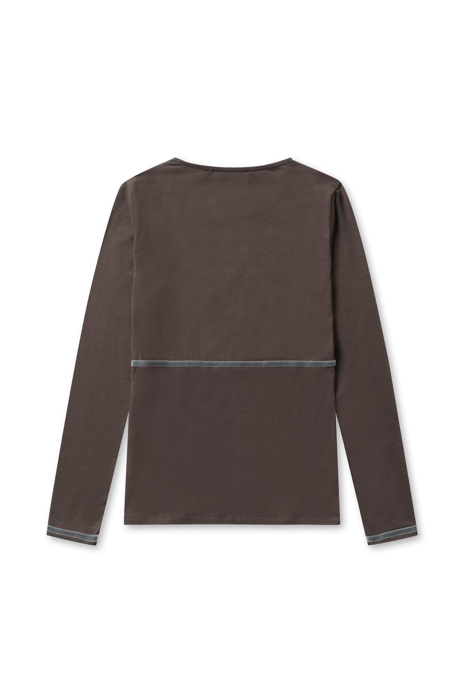 (팔로마 울) no 2239 / 밤부 - TW4301326 브라운 티셔츠는 부드러운 오가닉 코튼 소재의 긴 소매 티셔츠입니다. 봄, 가을에 어울리는 레귤러핏으로, 라운드넥 디자인과 얇은 두께로 제작되었습니다. 가슴과 소매 부분에 벨벳 리본 디테일이 더해져 미니멀하면서도 걸리시한 무드를 연출하며, 데이트룩에 적합합니다. 브라운 컬러의 무지 디자인으로, 미니멀, 클래식 스타일을 선호하는 분들께 추천합니다. 은은한 광택이 도는 벨벳 리본이 포인트로, 세련된 포인트를 더합니다.
