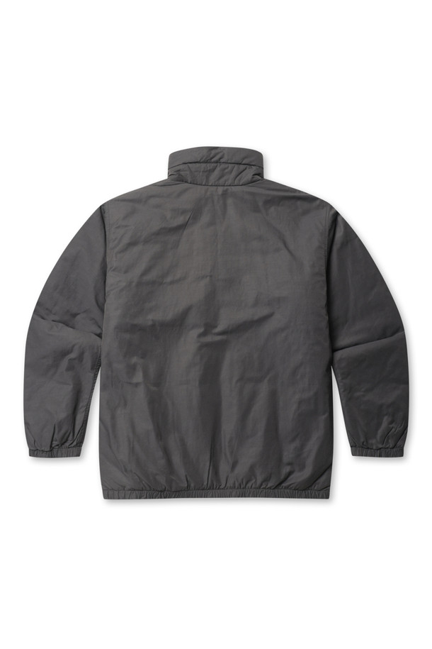 (NANAMICA) 리버서블 인슐레이션 재킷 - 그레이는 남성용 아우터로, 가을과 겨울에 착용하기 좋은 두꺼운 두께감의 집업 스타일 자켓입니다. 미니멀하고 캐주얼한 스타일을 연출하기 좋으며, 일상생활은 물론 출근룩과 여행룩에도 잘 어울립니다. 부드러운 촉감의 나일론 소재로 제작되었으며, 무지 디자인에 오버핏으로 편안한 착용감을 선사합니다. 프리마로프트 충전재와 리사이클 소재를 사용하여 보온성과 경량성을 동시에 갖춘 실용적인 제품입니다. 리버서블 디자인으로 다양한 스타일을 연출할 수 있습니다.
