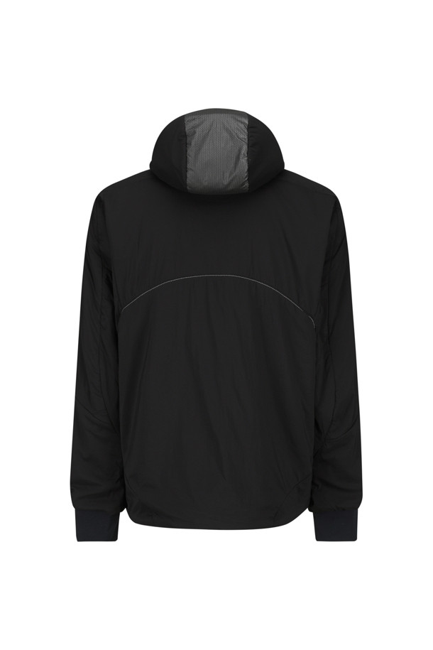 (AND WANDER) 알파 에어 후디 - 블랙은 남녀 공용으로, 봄, 가을 시즌 아웃도어 및 일상에서 활용하기 좋은 후드 자켓입니다. 발수 기능과 통기성을 갖춘 나일론, 폴라텍 소재로 제작되어 얇지만 쾌적한 착용감을 제공합니다. 미니멀하고 스포티한 디자인으로 등산, 산책, 여행 등 다양한 TPO에 적합하며, 레귤러핏으로 편안하게 착용할 수 있습니다. 후드 바이저 캡, 가슴 포켓 2개, 전면 및 측면 포켓 2개 등의 디테일이 실용성을 더합니다. 블랙 컬러의 무지 스타일로 어떤 룩에도 자연스럽게 매치됩니다.
