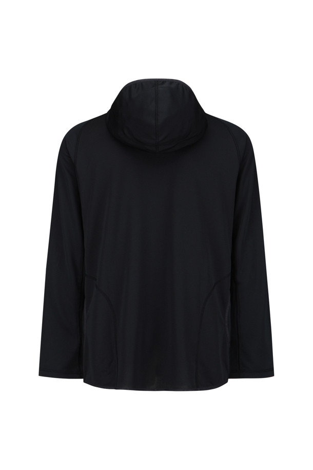 (AND WANDER) 드라이 저지 LS 후디 - 블랙은 스포츠 활동과 일상에서 모두 활용 가능한 공용 후드 티셔츠입니다. 부드러운 촉감의 드라이 저지 소재로 제작되어 흡습, 방습, 속건, 소취 기능으로 쾌적함을 유지해 줍니다. 레귤러핏으로 편안한 착용감을 제공하며, 사계절 내내 활용할 수 있는 얇은 두께감의 긴 소매 후드 티셔츠입니다. 스포티한 스타일을 연출하며, 백 포켓 2개와 데오도란트 스티치 디테일이 특징입니다. 피트니스룩 또는 러닝룩에 완벽하게 어울립니다.
