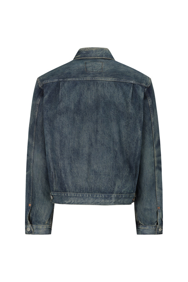 웨스트뷰 데님 트러커 재킷 - 웨스트뷰 워시는 캐주얼과 클래식 스타일을 아우르는 남성용 데님 재킷입니다. 봄, 가을에 어울리는 중간 두께감의 레귤러핏 데님 재킷으로, 뻣뻣한 촉감이 특징입니다. 블루 컬러의 무지 디자인이며, 버튼 여밈 방식과 긴 소매 기장으로 제작되었습니다. 스트레이트 칼라, 버튼 플래킷, 버튼 커프스, 앞면 포켓 2개, 뒷면 사이즈 조절 탭, 가죽 패치 등의 디테일이 돋보입니다. 데이트룩과 봄 소풍룩에 활용하기 좋은 아이템입니다.
