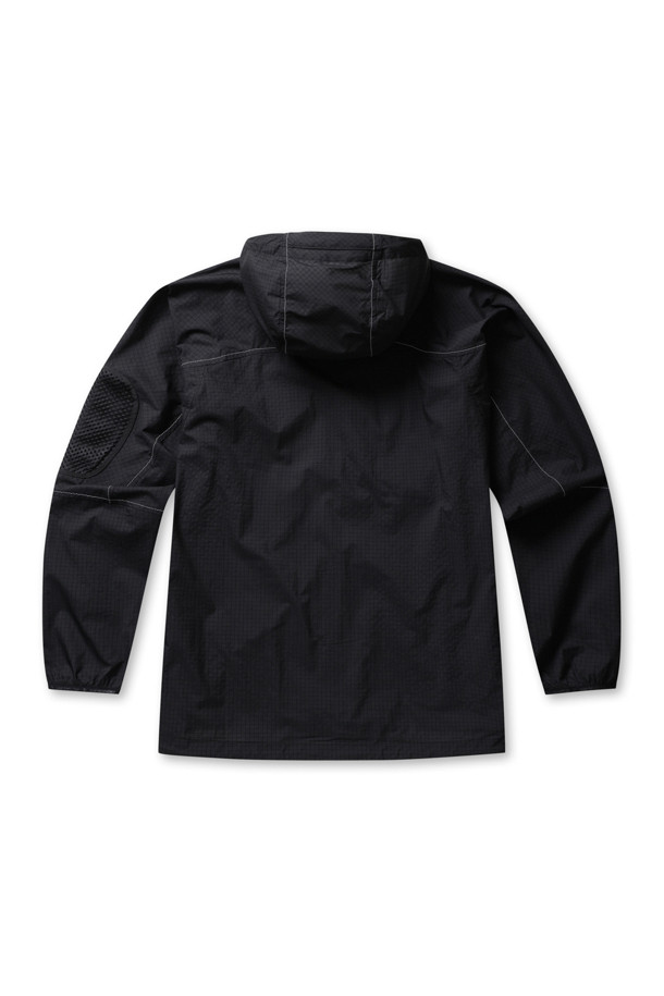 브레스 립 후디 – 블랙은 일상과 스포츠 활동 모두에 적합한 공용 후드 자켓입니다. 얇은 두께의 립스탑 소재로 제작되어 봄, 가을 간절기에 착용하기 좋으며, 발수성과 내구성이 뛰어나 활동적인 움직임에도 적합합니다. 래글런 소매 디자인으로 활동성을 높였으며, 지퍼 메시 포켓과 반사 로고 프린트 디테일이 특징입니다. 스포티, 캐주얼, 미니멀 스타일을 추구하는 분들께 산책, 여행, 피트니스룩으로 추천합니다.