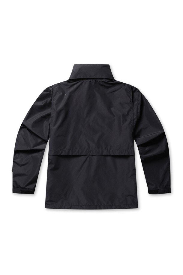 고어텍스 윈드스토퍼 테크 2웨이 윈드브레이커 재킷 - 블랙은 아웃도어 활동은 물론 일상에서도 활용하기 좋은 남녀 공용 윈드브레이커입니다. 봄, 가을 계절에 적합하며, 스포티, 캐주얼 스타일에 매치하기 좋습니다. 탈부착 후드, 다양한 포켓, 탈부착 소매, 방수/방풍 기능을 갖춰 활동성을 높였습니다. 고어텍스 및 나일론 소재로 제작되어 얇지만 튼튼하며, 패커블 기능으로 휴대와 보관이 용이합니다. 여행룩, 등산룩, 가을 나들이룩 등 다양한 TPO에 활용할 수 있습니다.
