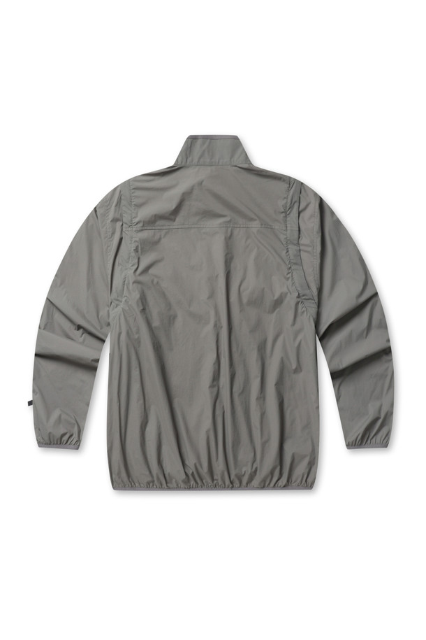 TECH 리버시블 필드 재킷 - 울프그레이는 캐주얼 및 스포티 스타일을 모두 아우르는 공용 아우터입니다. 봄, 가을에 적합하며, 얇은 두께감으로 간절기 활용도가 높습니다. 무지 패턴에 레귤러핏과 집업 여밈 방식으로 편안함을 더했습니다. 탈부착 소매, 스탠드업 칼라, 마이크로 립스톱 앞면, 메시 소재 뒷면으로 다양한 스타일을 연출할 수 있습니다. 동네 마실룩, 산책룩, 여행룩 등 일상에서 폭넓게 활용 가능한 아이템입니다.
