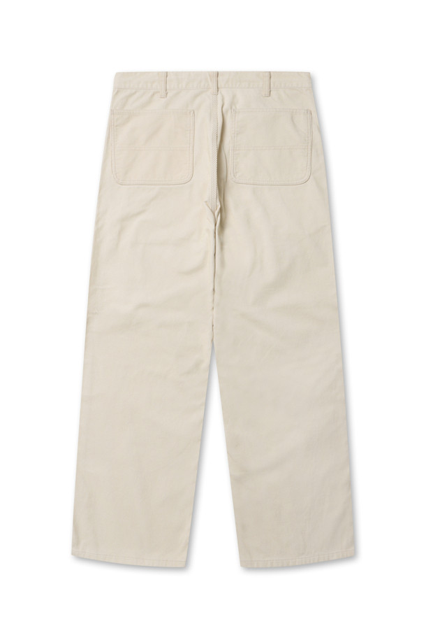 (NANAMICA) 코듀로이 도크 팬츠 - 오프 화이트는 캐주얼, 미니멀, 클래식 스타일을 아우르는 남성용 코듀로이 팬츠입니다. 가을, 겨울 시즌에 적합하며, 두꺼운 두께감의 면, 폴리에스테르, 코듀로이 혼방 소재로 제작되었습니다. 레귤러핏 디자인에 무지 패턴, 지퍼 여밈과 드로스트링 밴딩 디테일이 특징입니다. 출근룩과 모임룩 등 다양한 TPO에 활용할 수 있으며, 오프 화이트 컬러가 부드러운 인상을 줍니다.
