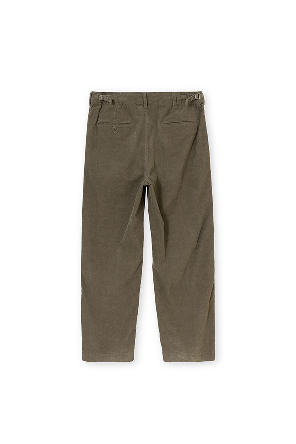 모카 색상의 WASHED 코듀로이 팬츠입니다. 14웨일 코듀로이 소재와 CARDED YARN COTTON 100%로 제작되어 가을, 겨울철 넉넉한 두께감으로 따뜻하게 착용할 수 있습니다. 클래식, 빈티지 스타일을 기반으로 한 레귤러핏의 긴바지로, 데일리룩, 데이트룩 등 다양한 TPO에 활용하기 좋습니다. 허리 사이드 어드저스터, 사선 포켓, 웰트 포켓 디자인으로 실용성을 더했습니다. 무지 패턴으로 미니멀, 캐주얼 스타일을 연출하기에 용이합니다.
