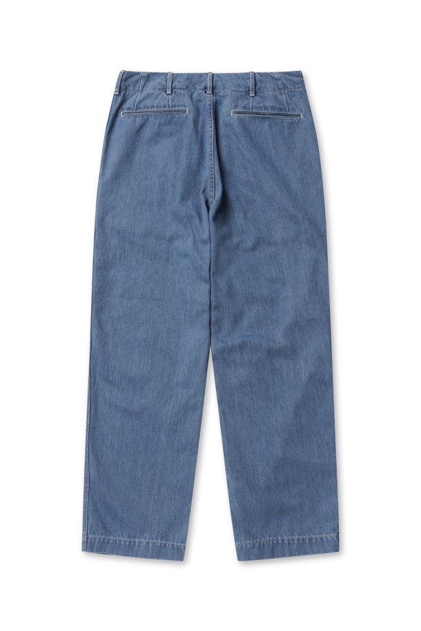 1940년대 미군 치노팬츠를 기반으로 디자인된 Wide Denim Pants - Light Indigo는 빈티지 무드를 살린 남성용 데님 팬츠입니다. 라이트 인디고 컬러와 와이드 핏으로 스타일리시함을 더하며, 봄, 여름, 가을 시즌에 착용하기 적합합니다. 얇은 두께의 데님 소재로 제작되어 가볍고 속건 기능까지 갖춰 편안한 착용감을 선사합니다.
