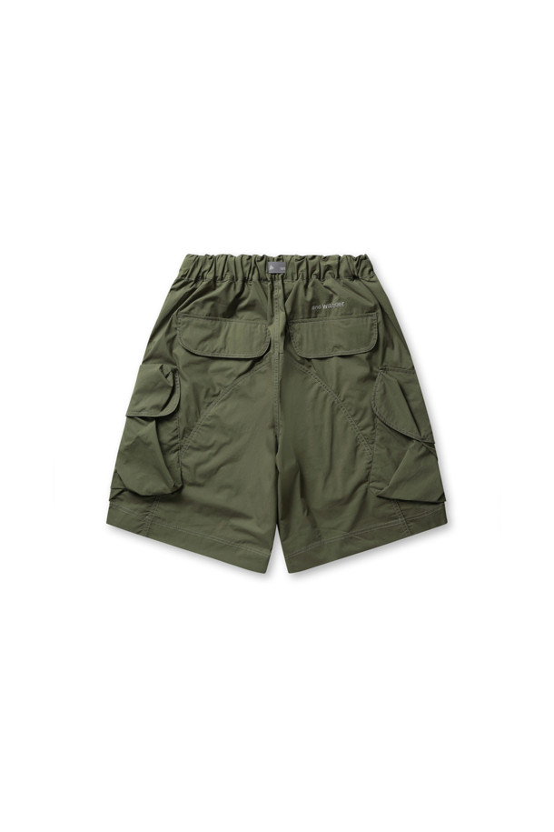 멀티 포켓 숏 팬츠 (M) - 카키는 시원하고 편안한 여름 스타일을 위한 남성용 반바지입니다. 얇은 두께의 타입라이터 소재로 제작되어 흡습 및 속건 기능을 갖춰 쾌적한 착용감을 제공합니다. 루즈핏으로 편안하며, 밀리터리 및 캐주얼 스타일을 동시에 연출할 수 있습니다. 넉넉한 수납을 위한 다수의 포켓이 특징이며, 밴딩 처리로 편리함을 더했습니다. 동네 마실룩, 휴가룩, 바캉스룩 등 다양한 상황에 활용하기 좋은 아이템입니다.
