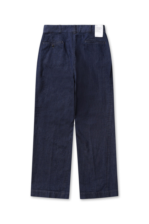 네이비(One Wash) 데님 슬랙스는 남성용 데님 팬츠로, 베이직하고 캐주얼한 스타일을 연출합니다. 사계절 내내 착용 가능하며, 루즈핏 와이드/테이퍼드 핏으로 편안한 착용감을 선사합니다. 셀비지 데님 소재로 제작되어, 데이트룩과 쇼핑룩은 물론 미니멀, 클래식 캐주얼 스타일에도 잘 어울립니다. 무지 디자인으로 어떤 상의와도 쉽게 매치할 수 있어 활용도가 높습니다.
