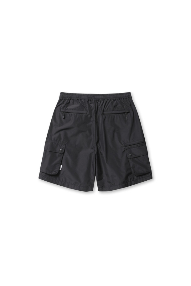 고어텍스 윈드스토퍼 퍼펙트 피싱 쇼츠 - 블랙은 남성용 숏팬츠로, 낚시와 일상에서 모두 활용 가능한 실용적인 아이템입니다. 봄, 여름 계절에 적합하며, 방풍 및 방수 기능을 갖춘 고어텍스와 윈드스토퍼 소재를 사용하여 쾌적함을 유지합니다. 레귤러핏으로 편안한 착용감을 제공하며, 멀티 포켓 디자인으로 수납성을 높였습니다. 스포티, 캐주얼, 고프코어 스타일을 연출하기 좋으며, 여행, 휴가, 캠핑 등 다양한 TPO에 활용하기 좋습니다.
