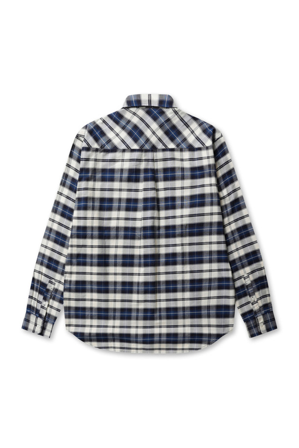 L/S TARBELL SHIRT - DARK NAVY / WHITE는 남성용 셔츠로, 다크 네이비와 화이트 컬러의 체크 패턴이 돋보이는 캐주얼 셔츠입니다. 옥스퍼드 코튼 소재를 사용하여 가을, 겨울에 적합하며, 루즈핏과 긴 소매 기장으로 편안한 착용감을 제공합니다. 앞면 버튼, 가슴 포켓, 지퍼 포켓 디테일과 직조된 스퀘어 라벨이 특징입니다.
