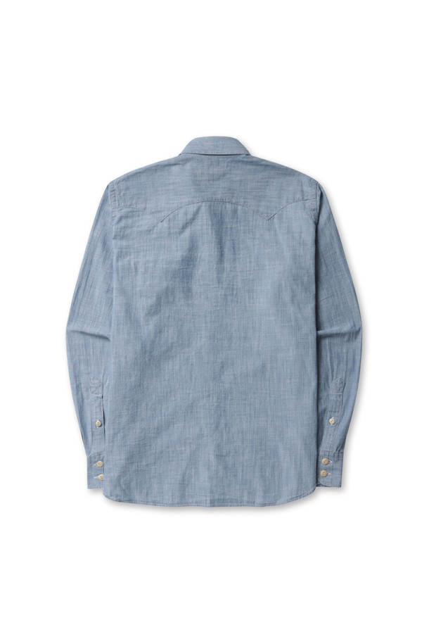 샴브레이 투 포켓 웨스턴 셔츠 - 라이트 블루는 가볍고 시원한 착용감을 선사하는 남성용 웨스턴 셔츠입니다. 얇은 두께의 샴브레이 면 소재로 제작되어 봄, 여름 시즌에 적합하며, 캐주얼, 클래식, 미니멀 스타일을 즐기는 데이트룩 연출에 좋습니다. 전면에 투 포켓 디자인과 웨스턴 요크 디테일이 특징이며, 슬림핏으로 깔끔한 실루엣을 연출합니다. 라이트 블루 컬러와 차이나 칼라, 긴 소매 기장으로 세련된 분위기를 더합니다.
