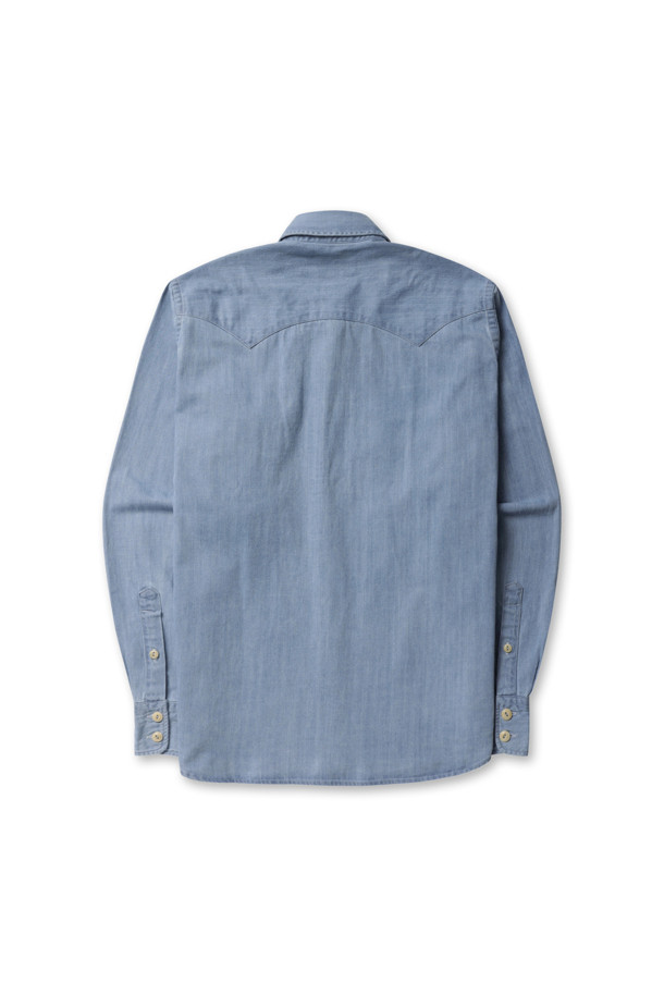 데님 투 포켓 웨스턴 셔츠 - 블리치 워시입니다. 봄, 가을에 어울리는 캐주얼, 웨스턴 스타일의 긴소매 셔츠로, 동네 마실룩이나 가을 나들이룩에 적합합니다. 슬림핏 디자인에 7.6oz의 데님 소재와 면 혼방으로 제작되어 편안한 착용감을 제공합니다. 투 포켓 디자인과 요크 스티치 디테일이 돋보이며, 인디고 염색과 워싱 가공을 거쳐 빈티지한 매력을 더했습니다. 캐주얼, 클래식, 미니멀 스타일을 즐기는 분들께 추천합니다.
