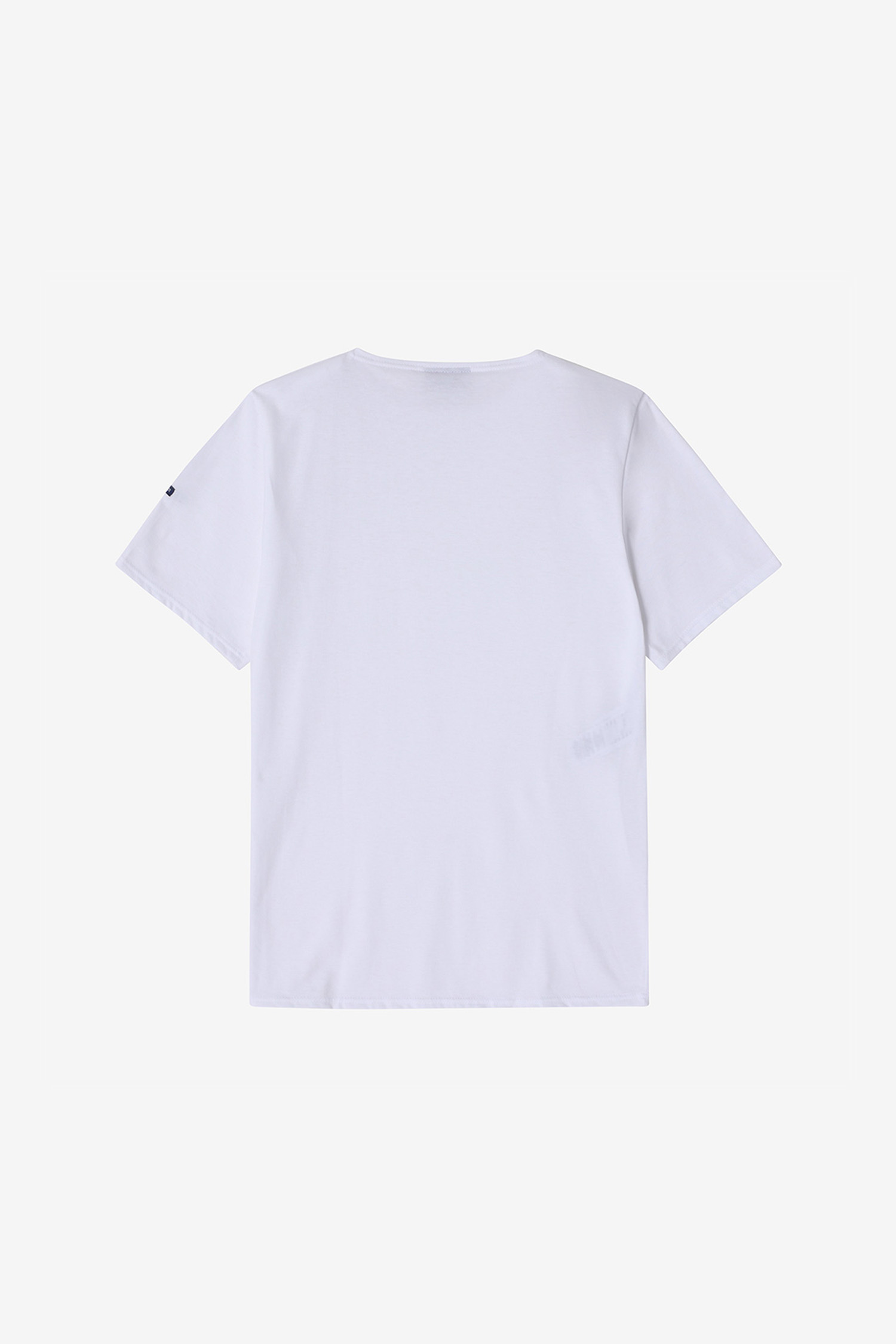 Levant 18 - 눼쥬 (Neige)는 미니멀하고 베이직한 스타일의 남녀 공용 티셔츠입니다. 봄, 여름 시즌에 적합하며, 얇은 두께감과 부드러운 촉감의 면 소재로 제작되어 편안한 착용감을 선사합니다. 라운드넥과 레귤러핏 디자인, 무지 패턴의 화이트 컬러로 어떤 룩에도 자연스럽게 매치됩니다. 산책룩, 캐주얼룩, 클래식룩 등 다양한 TPO에 활용하기 좋은 반소매 티셔츠입니다.
