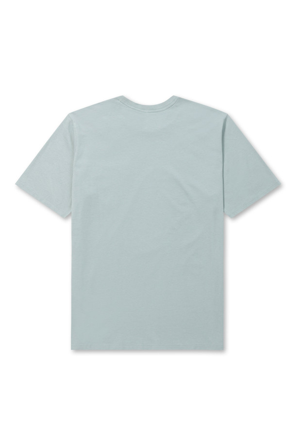 "Mens Daily Pocket Tee - Thermal Blue"는 부드러운 면 소재로 제작되어 봄과 여름에 시원하게 입기 좋은 반소매 티셔츠입니다. 레귤러 핏과 크루넥 디자인으로 베이직하고 캐주얼한 스타일을 연출하며, 얇은 두께감으로 편안한 착용감을 선사합니다. 왼쪽 가슴의 패치 포켓이 디자인의 포인트를 더하는 데일리 아이템입니다.
