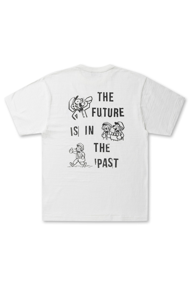 그래픽 티셔츠 -HM29TE002 화이트입니다. 남성용으로, 봄, 여름에 착용하기 좋은 캐주얼 스타일의 반소매 티셔츠입니다. 슬러브 원단을 사용하여 부드러운 촉감을 제공하며, 앞뒤 그래픽과 워싱 가공으로 디자인 포인트를 더했습니다. 레귤러 핏에 라운드넥으로 편안하게 착용 가능하며, 일상생활과 여행 시에도 활용하기 좋습니다. 미니멀한 스타일을 선호하는 분들께 추천합니다.
