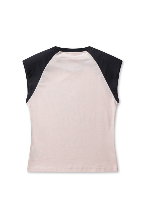 Basic Jersey Bunny T-shirt - Primrose Pink는 부드러운 저지 소재로 제작된 여성용 티셔츠입니다. 산뜻한 Primrose Pink 컬러를 바탕으로, 귀여운 토끼 그래픽과 가니 로고가 프린트되어 캐주얼한 스타일을 연출합니다. 봄, 여름 시즌에 적합하며 라운드넥과 반소매 디자인으로 편안하게 착용할 수 있습니다.
