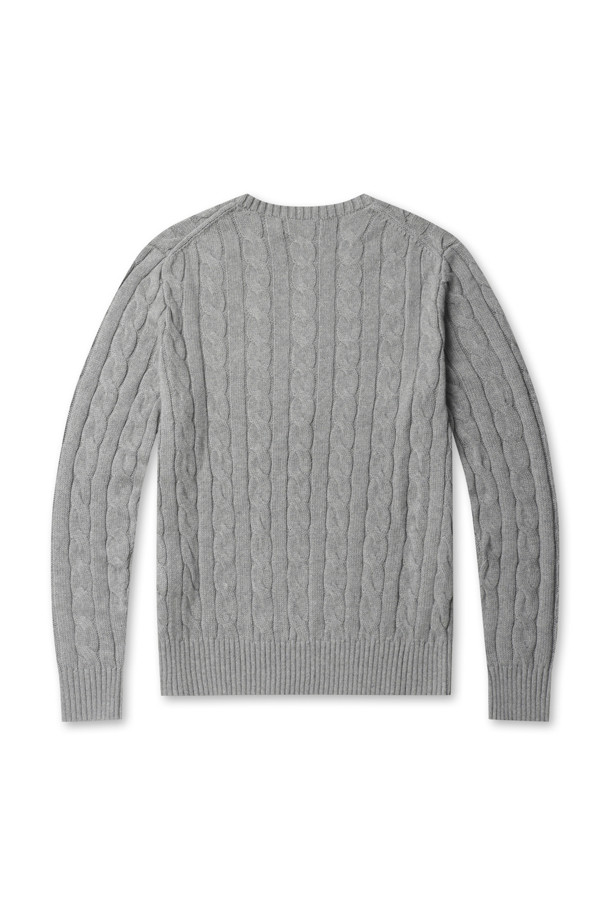 LS 드라이버 CN-롱 슬리브-풀오버 - 폰 그레이 헤더는 베이직하고 모던한 스타일의 남성용 니트/스웨터입니다. 가을, 겨울 시즌에 어울리며, 라운드넥과 레귤러핏 디자인으로 제작되었습니다. 면 소재의 부드러운 촉감이 특징이며, 두꺼운 두께감으로 따뜻함을 더합니다. 케이블 패턴과 긴소매, 리브 니트 커프스가 돋보이며, 시그니처 포니 자수 디테일이 돋보입니다. 출근룩과 비즈니스 캐주얼, 클래식, 미니멀, 캐주얼 스타일 모두 소화 가능한 활용도 높은 아이템입니다.
