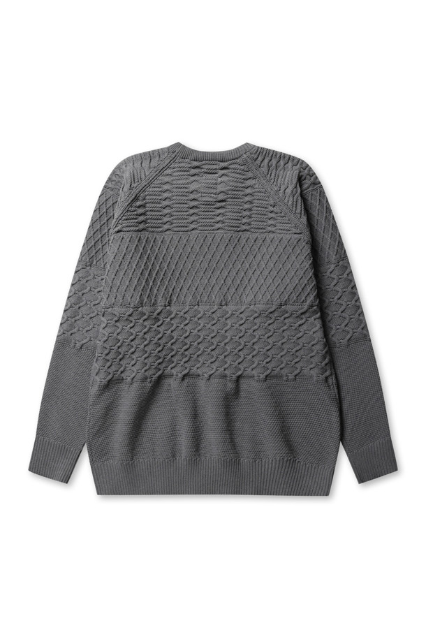 (NANAMICA) 크루넥 스웨터 - 헤더 그레이는 부드러운 촉감의 폴리에스테르 소재로 제작되어 편안한 착용감을 선사합니다. 라운드넥 디자인에 긴소매, 오버핏으로 제작되어 넉넉하고 자연스러운 핏을 연출합니다. 보카시 패턴의 헤더 그레이 컬러는 미니멀, 캐주얼, 클래식 스타일의 집콕룩과 산책룩에 모두 잘 어울립니다.
