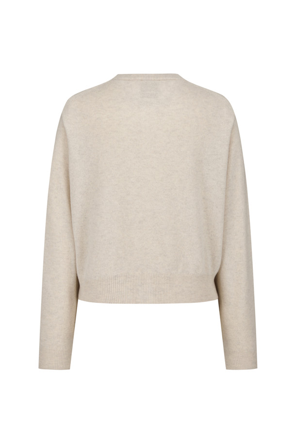 오트밀 컬러의 여성 램스울 크루넥 니트 가디건입니다. 베이직하고 클래식한 스타일로, 가을과 겨울에 따뜻하게 입을 수 있습니다. 부드러운 램스울 소재와 두꺼운 두께감으로 포근한 착용감을 선사하며, 레귤러 핏으로 편안하게 착용 가능합니다. 라운드넥 디자인에 버튼 여밈 방식으로, 블루종 스타일 커프스가 특징입니다. 출근룩, 모임룩, 비즈니스 캐주얼 등 다양한 TPO에 활용할 수 있는 미니멀하고 클래식한 디자인입니다.
