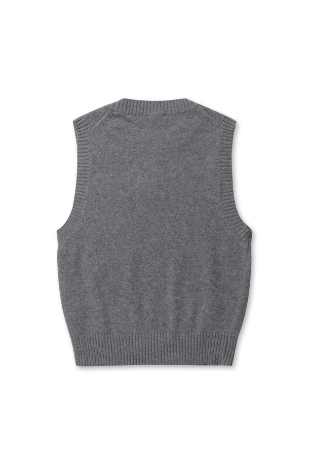 GRAPHIC VEST - FROST GREY (그래픽 베스트 - 프로스트 그레이)는 캐주얼한 스타일의 여성용 베스트입니다. 봄, 가을에 어울리는 얇은 두께의 니트 소재로 제작되어 부드러운 촉감을 선사합니다. 라운드넥에 민소매 디자인이며, 크롭 기장으로 시원한 느낌을 줍니다. 그래픽 로고 프린트가 특징이며, 리브드 엣지 디테일로 포인트를 더했습니다. 카페룩이나 봄 소풍룩으로 연출하기 좋으며, 미니멀, 클래식 스타일과도 잘 어울립니다.
