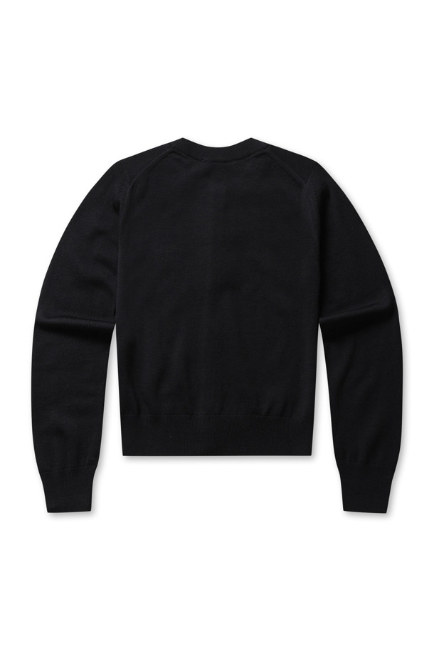 메종키츠네의 볼드 폭스 헤드 패치 레귤러 가디건 - 블랙입니다. 울 소재로 제작되어 봄, 가을에 착용하기 좋으며, 캐주얼하고 베이직한 스타일을 연출합니다. 라운드넥 디자인에 레귤러핏으로 편안하게 착용 가능하며, 소매는 긴 기장입니다. 가슴 부분의 메종키츠네 자수 패치워크가 특징이며, 네크라인, 허리, 커프스에는 리브 디테일이 더해졌습니다. 버튼 잠금 방식으로 간편하게 착용할 수 있습니다.