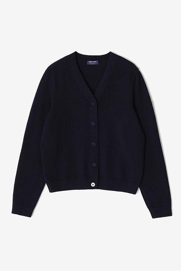 세인트 제임스(Saint James)의 <Valloire - Navy/Tulipe>는 여성용 니트/스웨터 카디건입니다. 가을, 겨울 시즌에 어울리는 슬림핏 크롭 기장으로, 네이비와 레드의 조화가 돋보이는 클래식 캐주얼 스타일을 연출합니다. 울 소재의 부드러운 촉감과 팔꿈치 부분의 하트 모양 패치 장식이 특징이며, 한국 스페셜 에디션으로 소장 가치를 더합니다. 데이트룩, 모임룩, 겨울 데일리룩 등 다양한 TPO에 활용하기 좋습니다. 긴 소매와 패치워크 무늬가 돋보이는 디자인으로 미니멀한 스타일을 완성해보세요.
