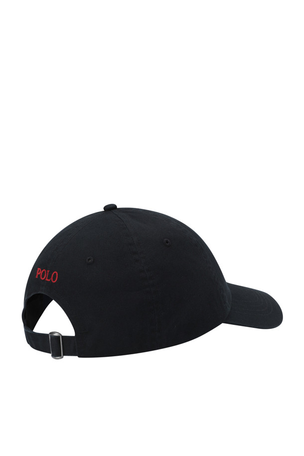 세련된 디자인의 코튼 치노 베이스볼 캡입니다. 블랙과 RL 2000 레드 컬러 조합으로, 캐주얼, 클래식, 미니멀 스타일을 모두 소화합니다. 봄, 여름, 가을 계절에 착용하기 좋으며, 면 소재로 제작되어 부드러운 촉감을 선사합니다. 6패널 구조에 내부 스웨트밴드가 있어 편안한 착용감을 제공하며, 시그니처 포니 자수와 Polo 자수, 버클 스트랩 디테일로 포인트를 더했습니다. 산책룩, 여행룩에 매치하여 스타일리시함을 더해보세요.
