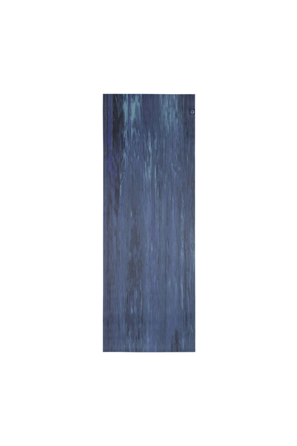 eKO Super Lite(에코 슈퍼라이트) 매트 1.5mm - BLUE MOON MARBLE(블루 문 마블)은 요가 및 피트니스에 적합한 공용 요가 매트입니다. 천연고무 소재로 제작되어 뛰어난 그립감과 쿠션감을 제공하며, 얇은 두께로 휴대성이 좋습니다. 미끄럼 방지 기능으로 안전한 운동을 지원하며, 아름다운 마블 패턴이 특징입니다. 친환경적이며, 폐기물과 배기가스 발생을 최소화하여 내구성이 우수합니다.
