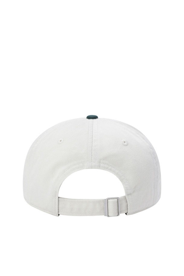 CHINO CLOTH 6 패널 캡 2톤 - 에크루 X 그린은 캐주얼, 미니멀, 클래식 스타일을 추구하는 분들을 위한 6패널 캡입니다. 에크루와 그린 두 가지 색상의 조화가 돋보이는 투톤 디자인으로, 봄, 여름, 가을 계절에 착용하기 좋습니다. 코튼 트윌 소재로 제작되어 부드러운 촉감을 제공하며, 낮은 모자 깊이와 적당한 챙 넓이로 편안한 착용감을 선사합니다. 일상, 동네 마실, 산책, 여행 등 다양한 TPO에 활용 가능하며, 바이오스톤 워싱 처리와 로고 패치, 사이즈 조절 장치가 디자인의 특징입니다.
