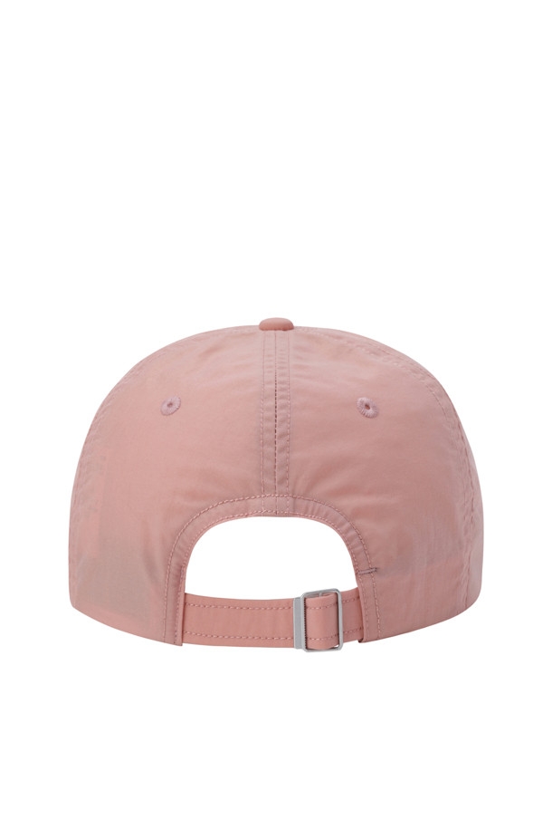 나일론 타프타 6패널 캡 - 핑크는 은은한 광택이 돋보이는 핑크 컬러의 6패널 캡입니다. 부드러운 촉감의 나일론 타프타 소재로 제작되었으며, 방수 및 통기성이 우수하여 쾌적한 착용감을 선사합니다. 데일리룩, 산책룩, 여행룩 등 다양한 TPO에 활용하기 좋으며, 캐주얼, 미니멀, 스포티한 스타일을 연출할 수 있습니다. 로고 자수 디테일이 돋보이며, 아크릴 코팅 안감과 내부 와이어 보강으로 형태를 유지합니다. 뒷면 조절 장치로 사이즈 조절이 용이합니다.

