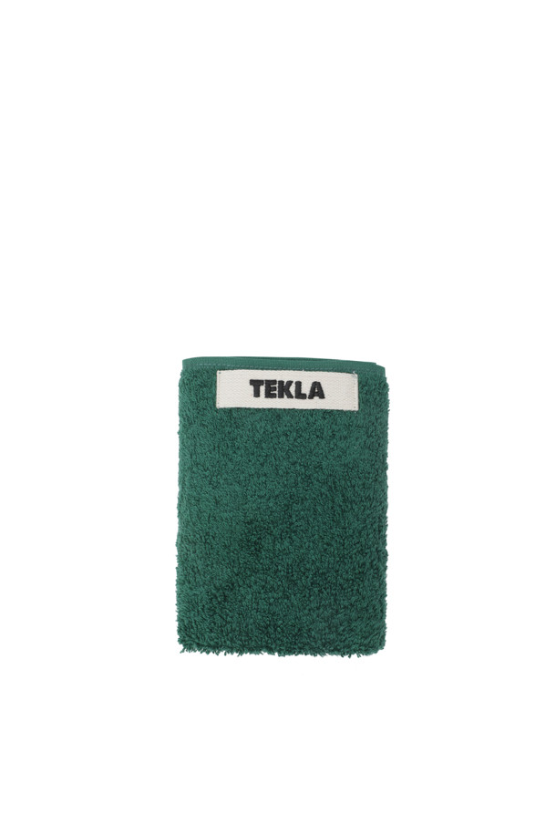 테리 워시클로스(Teal Green) 30x30은 부드러운 면 소재로 제작된 욕실용 타월입니다. 견고한 행거 루프가 있어 걸어두고 사용하기 편리하며, 꼼꼼한 더블 스티치 마감으로 내구성을 높였습니다. 튼튼한 모서리 마감으로 올 풀림 걱정 없이 오랫동안 사용할 수 있습니다. Oeko-Tex® Standard 100 인증을 받아 안심하고 사용할 수 있는 무지 디자인의 수건입니다. 산뜻한 Teal Green 컬러로 욕실에 포인트를 더해보세요.
