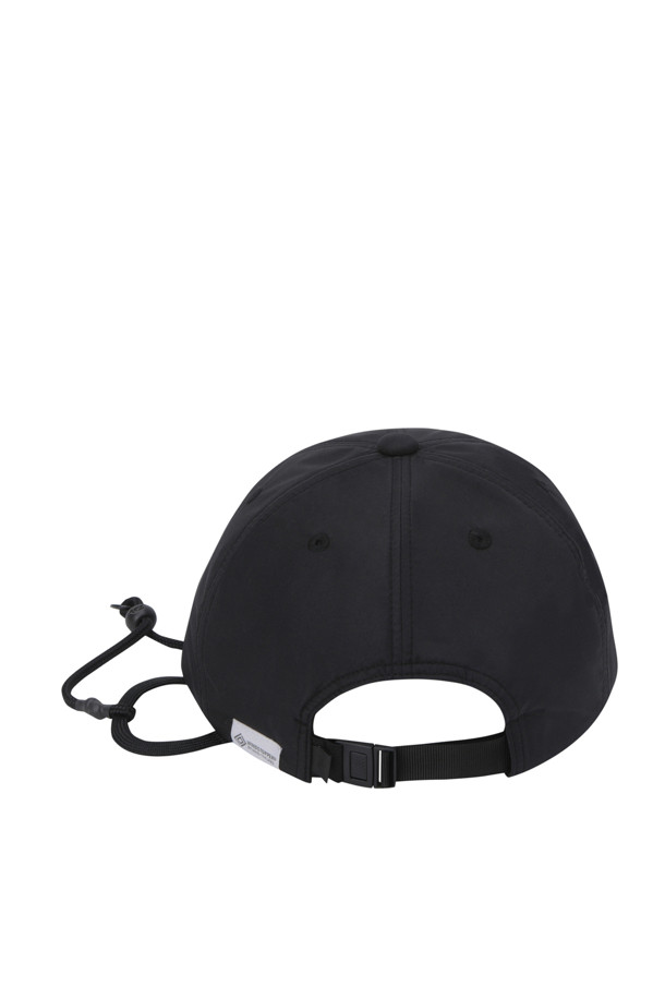 고어텍스 윈드스토퍼 테크 6패널 캡 - 블랙은 아웃도어 활동과 일상생활 모두에 적합한 모자입니다. 고어텍스 윈드스토퍼® 소재를 사용하여 방수, 방풍, 통기성을 갖춰 사계절 내내 쾌적하게 착용할 수 있습니다. 미니멀하고 캐주얼한 스타일로 등산, 여행, 산책 등 다양한 TPO에 활용하기 좋습니다. 무지 디자인에 스트랩 디테일이 더해져 바람에 날리는 것을 방지하며, 스타일리시함까지 더했습니다. 블랙 컬러로 어떤 옷에도 쉽게 매치할 수 있습니다.
