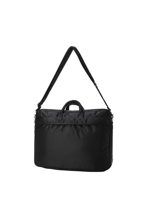 (PORTER) 탱커 2웨이 도큐먼트 백 W 지퍼 - 블랙은 남성용 서류가방으로, 나일론 소재의 라지 사이즈 무지 가방입니다. 지퍼 잠금 방식과 사각 형태 디자인에 2WAY, 다양한 내부 포켓, 뒷면 포켓, 정품 파우치 등 실용적인 기능성을 갖췄습니다. 오피스룩, 비즈니스 캐주얼, 출근룩 등 TPO에 적합하며, 클래식, 미니멀, 시크 스타일을 연출하기 좋습니다. 일상과 비즈니스 모두 활용 가능한 실용적인 아이템입니다.
