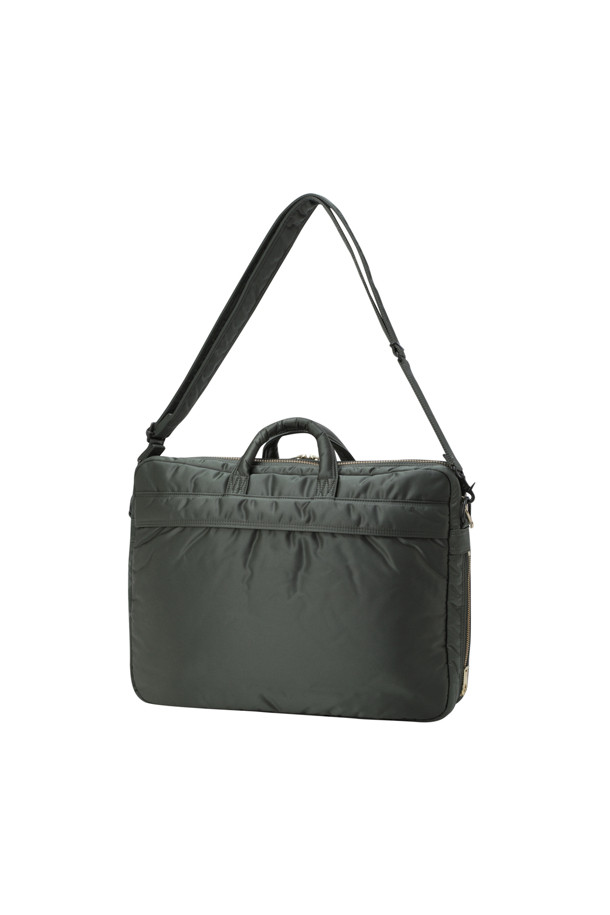 (PORTER) 탱커 2WAY 도큐먼트 백 W 지퍼 - 그린은 남성을 위한 라지 사이즈 서류가방입니다. 나일론 소재의 무지 디자인으로, 2WAY 기능과 다양한 내부 포켓, 뒷면 포켓, 정품 파우치까지 포함하여 실용성을 높였습니다. 지퍼형 잠금 방식으로 소지품을 안전하게 보관하며, 그린 컬러가 세련된 분위기를 더합니다. 출근룩, 비즈니스 캐주얼, 오피스룩 등 다양한 TPO에 활용 가능하며, 클래식, 미니멀, 시크 스타일을 즐기는 분들께 추천합니다.
