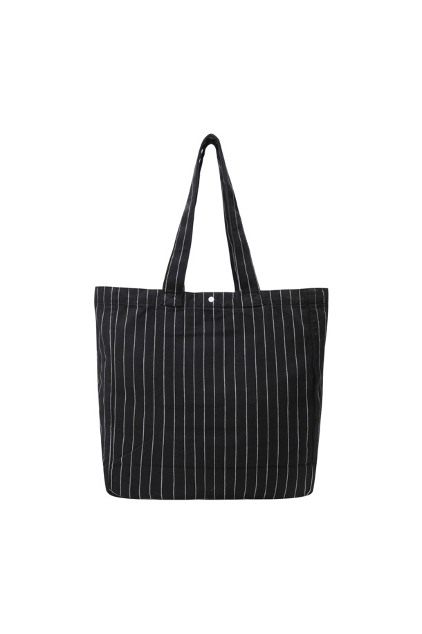 헨드리의 토트백 - 블랙 / 왁스 (시튼 스트라이프)는 남성을 위한 미디엄 사이즈 토트백입니다. 블랙 컬러의 코튼 소재에 중간 두께의 코튼 트윌 소재로 제작되었으며, 사각 모양에 스냅 버튼과 라벨 디자인이 특징입니다. 내부 포켓과 앞면 포켓이 있어 수납이 용이하며, 지퍼형 잠금 방식으로 내용물을 안전하게 보호합니다. 쇼핑, 동네 마실, 여행 등 다양한 TPO에 캐주얼, 미니멀, 클래식 스타일로 연출하기 좋습니다.
