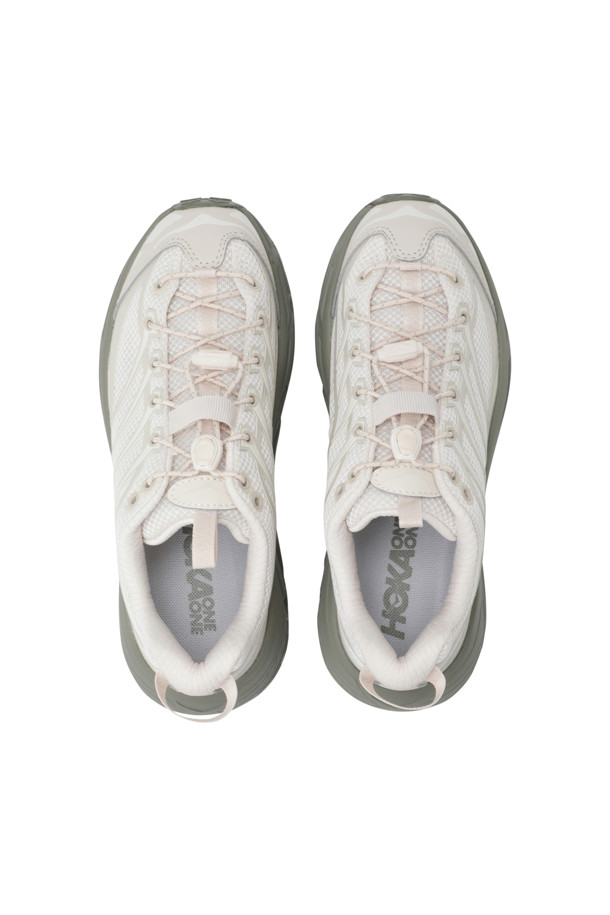 마페이트 쓰리2 - 오트밀 / 유칼립투스는 남성용 운동화입니다. 오트밀과 유칼립투스 색상의 조화가 돋보이며, 라운드 앞코 디자인과 끈으로 여미는 스타일입니다. 하이킹과 러닝에 적합하도록 제작되었으며, 사계절 모두 착용 가능합니다. 비브람 메가 그립 아웃솔과 EVA 미드솔을 사용하여 안정적인 접지력과 편안한 착용감을 제공합니다. 고프코어, 스포티, 미니멀 스타일을 즐기는 분들께 추천합니다. 러닝룩, 등산룩, 산책룩에 활용해보세요.
