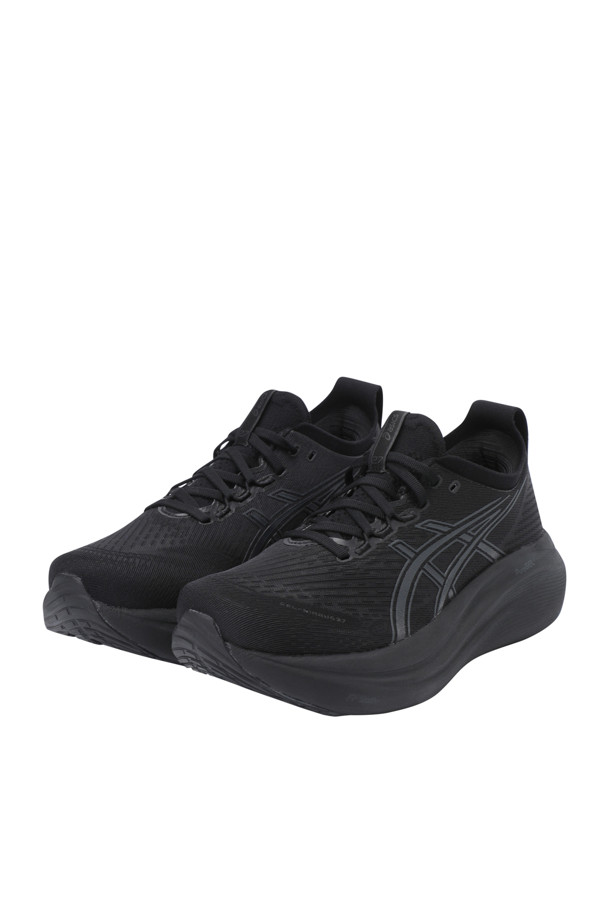 GEL-NIMBUS 27(M) - BLACK/GRAPHITE GREY(젤-님버스 27(M) - 블랙/그래파이트 그레이) 남성 러닝화입니다. 블랙과 그레이 컬러의 무지 디자인으로, 사계절 언제든 착용할 수 있습니다. 라운드 앞코에 끈으로 여미는 스타일이며, 로우탑 디자인으로 편안함을 더했습니다. FF BLAST™ PLUS 쿠셔닝과 자카드 메시 갑피, 통기성을 갖춰 쾌적한 러닝을 지원합니다. HYBRID ASICSGRIP™ 아웃솔은 접지력과 내구성을 높여 안정적인 착용감을 제공합니다.
