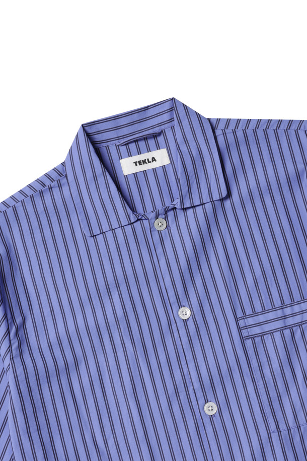 (테클라) 팝린 롱 슬리브 셔츠 - 보로 스트라이프는 남녀공용으로 착용 가능한 베이직 스타일의 셔츠입니다. 부드러운 촉감의 면 소재로 제작되었으며, 사계절 내내 활용할 수 있습니다. 블루 컬러의 스트라이프 패턴이 돋보이며, 오버핏으로 편안한 착용감을 선사합니다. 가슴 포켓, 프렌치 솔기, 스톤워시 처리, Oeko-Tex® Standard 100 인증을 거쳐 높은 품질을 자랑합니다. 데이트룩, 카페룩 등 다양한 TPO에 캐주얼, 미니멀, 클래식 스타일로 연출하기 좋습니다.
