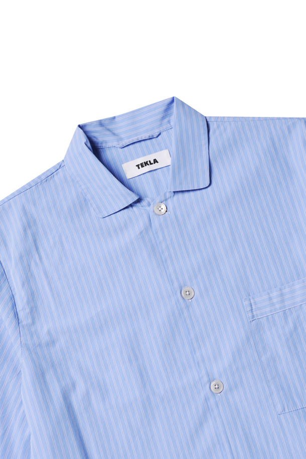 (테클라) 팝린 핀 스트라이프 셔츠는 부드러운 면 소재로 제작되어 편안한 착용감을 선사합니다. 오버핏으로 디자인되어 트렌디한 스타일을 연출하며, 가슴 포켓 디테일과 프렌치 솔기 마감으로 완성도를 높였습니다. Oeko-Tex® Standard 100 인증을 받아 안심하고 입을 수 있으며, 봄, 여름 시즌 데이트룩 또는 카페룩에 잘 어울립니다. 미니멀, 캐주얼, 클래식한 스타일을 모두 소화하며, 블루 컬러의 핀 스트라이프 패턴이 돋보이는 셔츠입니다. 긴 소매 기장과 레귤러 기장으로 어떤 룩에도 활용하기 좋습니다.
